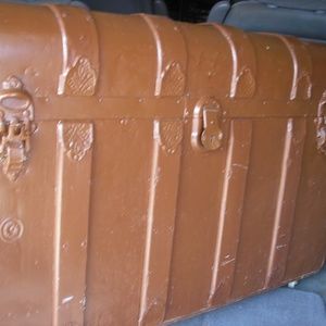 Antique trunk with oak bands and original tray